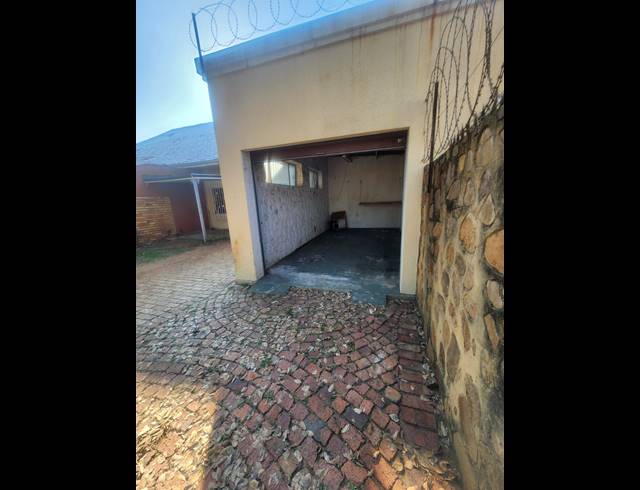 1 bed property to rent in PARKRAND